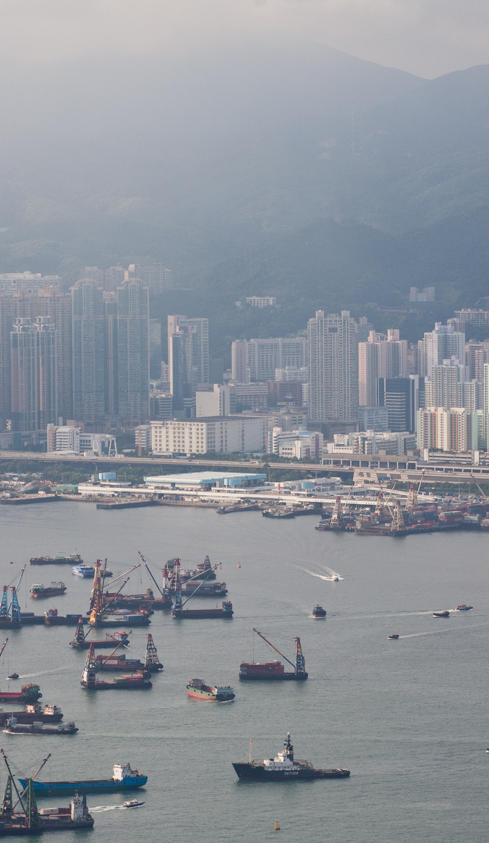 Hong Kong Stocks Rally to 24,175, Luring Beijing Investors Into Equities